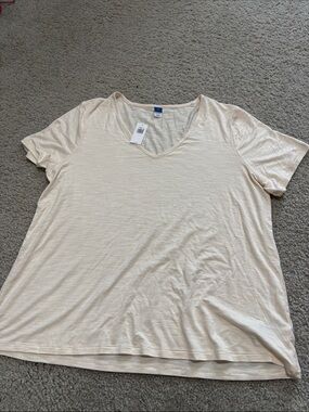 Old Navy Cream Slub V-Neck Short Sleeve Tee